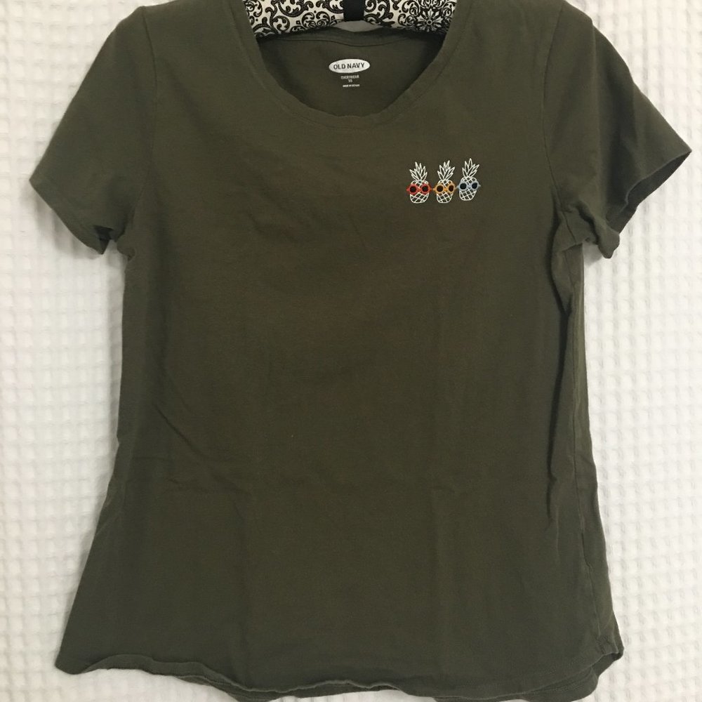 Old Navy Pineapple heads tees